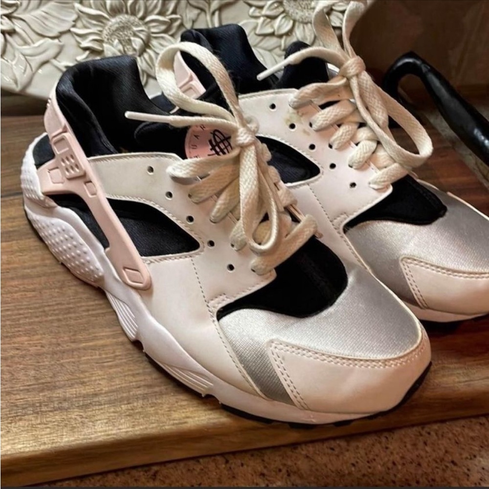 Women/Youth Nike Huarache Sneakers